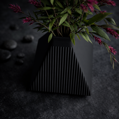 Pyramiden Vase